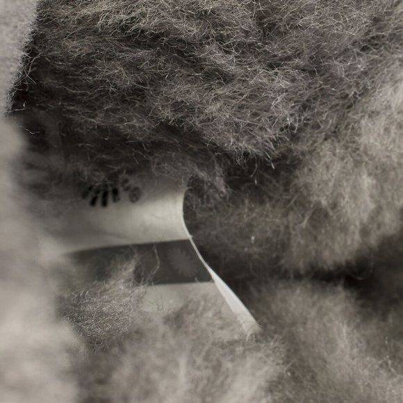 UGG SHORT CONTINUITY BOW CHARCOAL SUEDE SHEEPSKIN - Picture 6 of 6